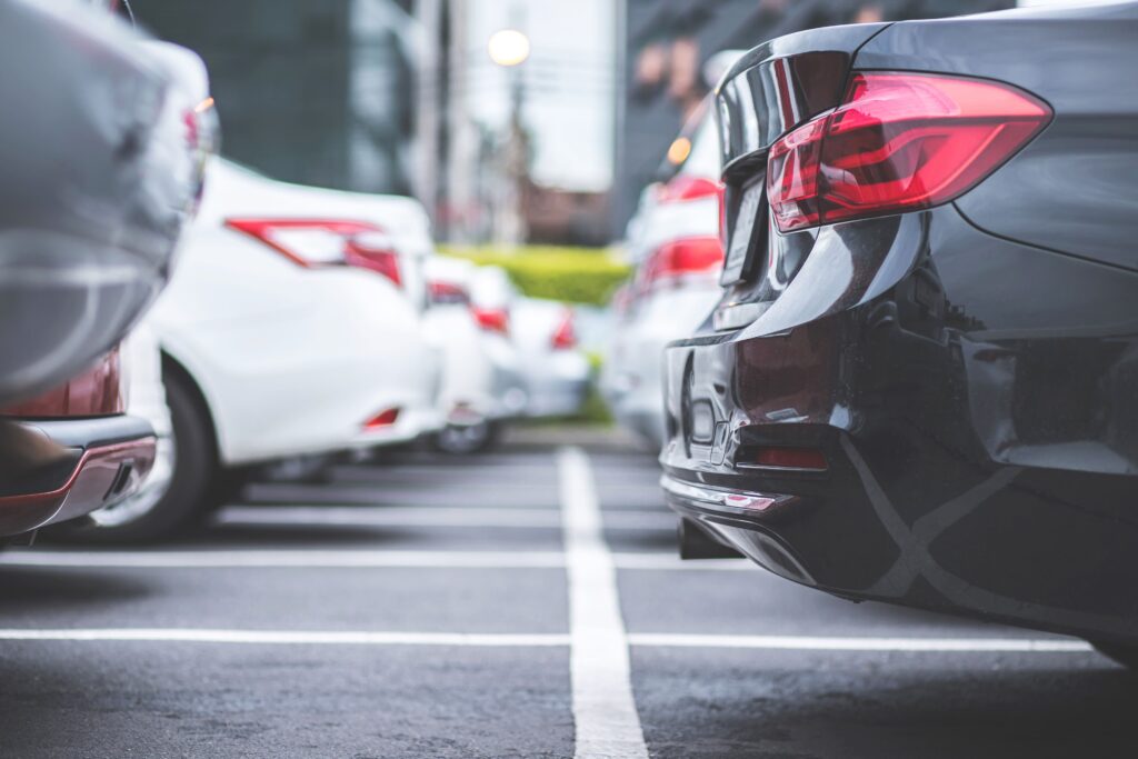 不動産投資で駐車場を選ぶメリットは？注意点や成功させるポイントについて解説